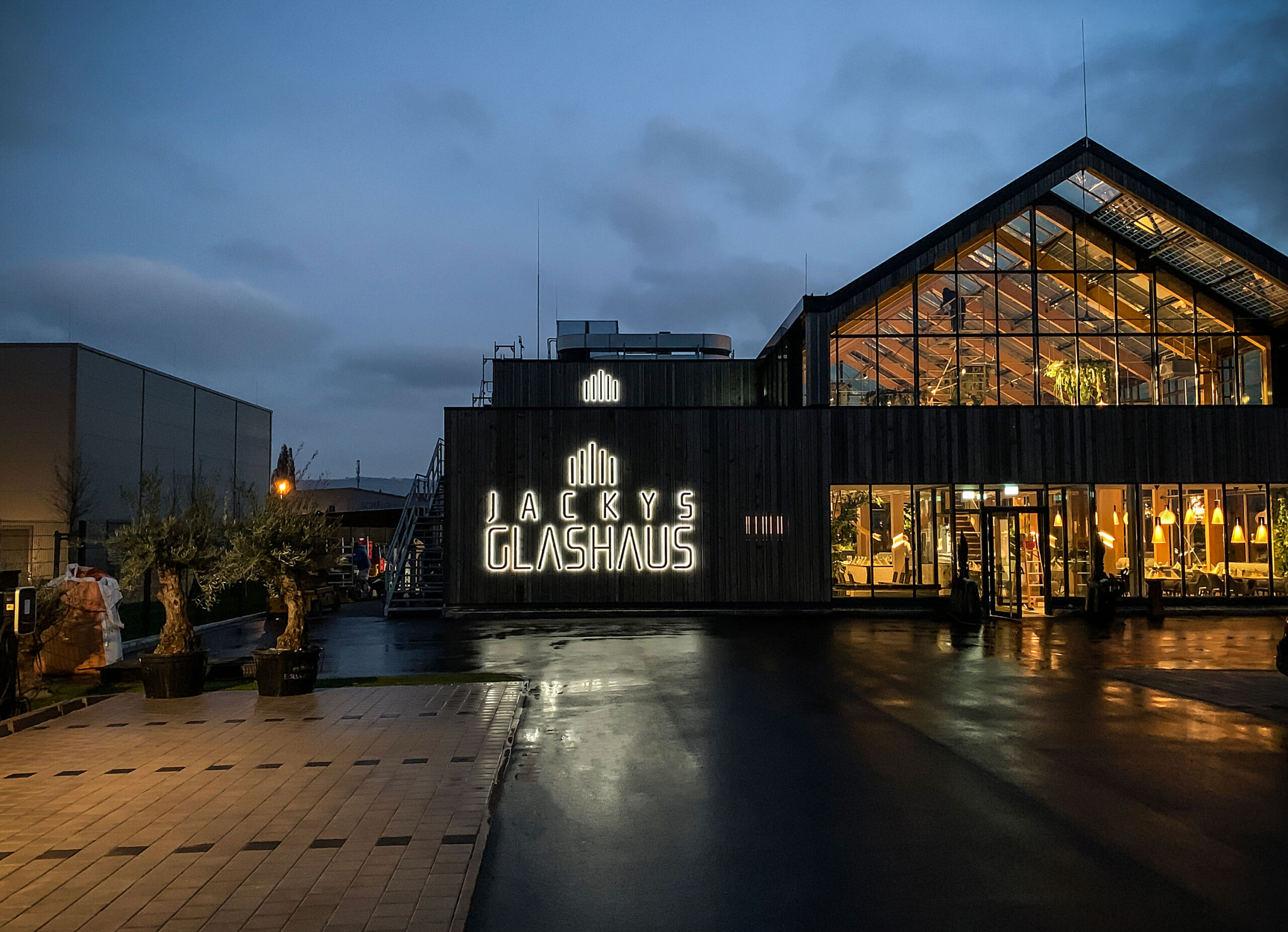 20221121_Jackys_Glashaus_Leuchtwerbung